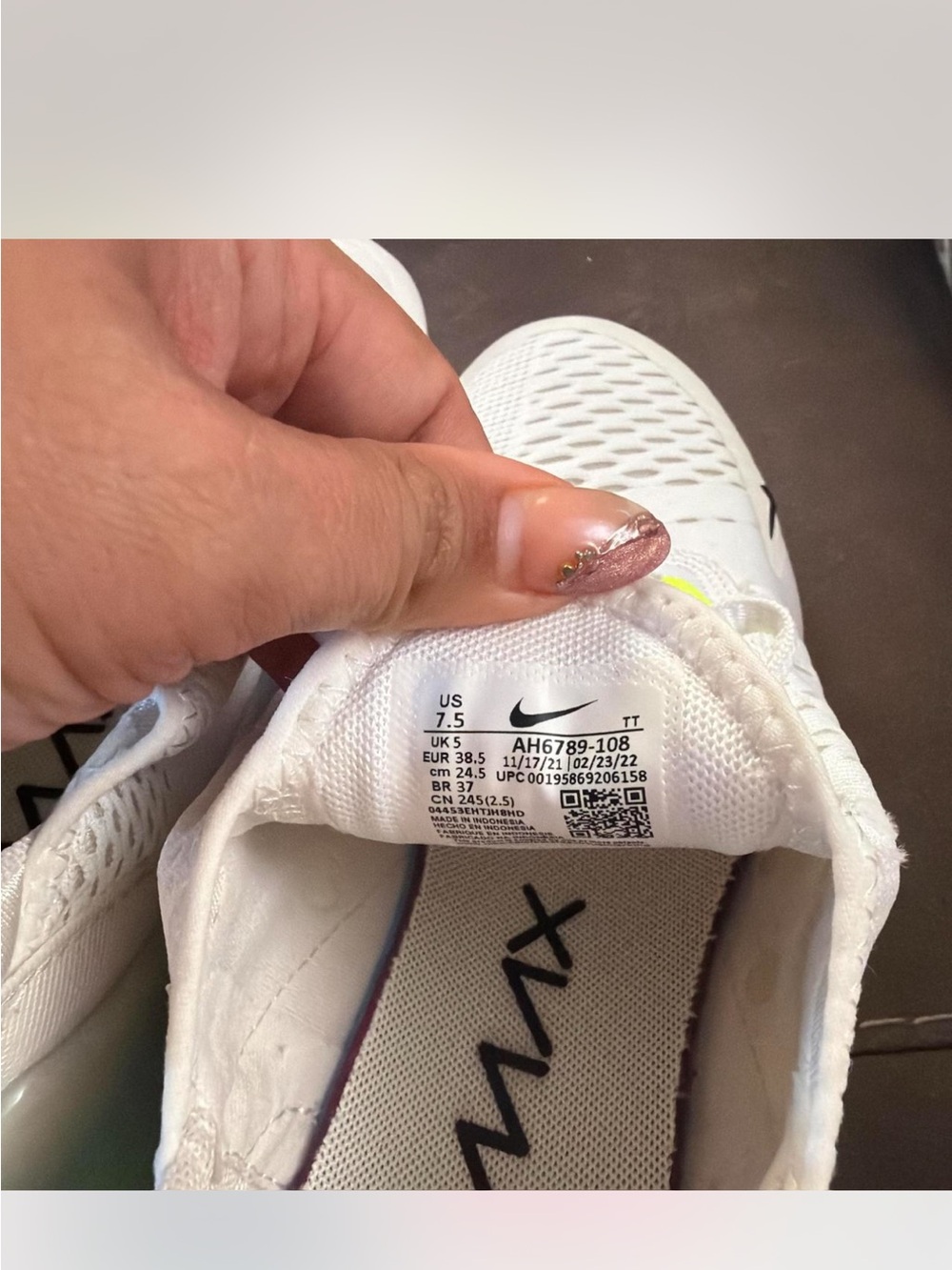 Nike Women’s Air Max 270 White with Neon Yellow Accents - Picture 2 of 3